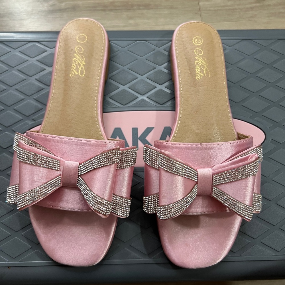 Elegant Pink Bow Slide Sandals size 6.5